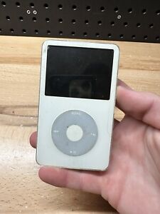 (K) Apple iPod 5th Gen A1136 - 60GB - White (PARTS/NOT WORKING)