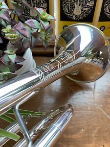 Getzen #907DLXS Eterna Deluxe Series Silver - Clear Lacquer Pro Trumpet Outfit