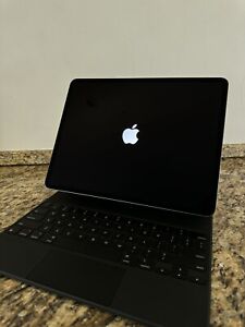 Apple iPad Pro 5th Gen 256GB, Wi-Fi, 12.9 in - Space Gray With Magic Keyboard