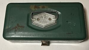 Vintage Victor Green Metal Tackle Box Atco Lititz Pennsylvania USA