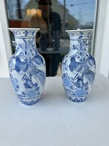 New ListingPAIR ANTIQUE AND OR VINTAGE CHINESE DECORATED PORCELAIN POTTERY VASE