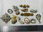 Collection Lot Vintage Rhinestone Brooches.. Many Colors and Designs - N2