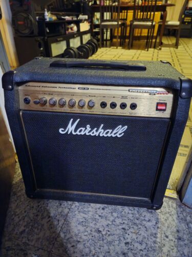 Marshall Valvestate 2000 AVT20 20 W Hybrid Guitar Amplifier