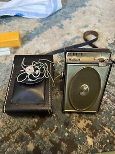 Zenith Royal 500 Transistor Radio black - comes with case and Earbud.  Works