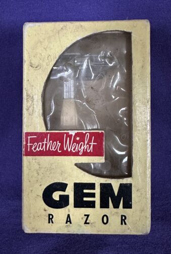 1950’s Vintage Gem Feather Weight Razor In Box with One Blade Inside