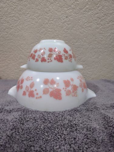 Set of 2 Vintage Pyrex Pink Cinderella Gooseberry Mixing Bowls 441 & 443