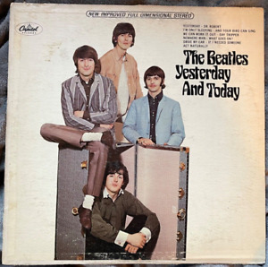 New ListingThe Beatles – Yesterday And Today - 1966 - ST-2553 - First Edition