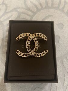 CHANEL Authentic Classic All Crystal CC Logo Brooch Pin Gold Tone with Box