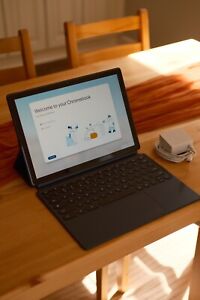 Google Pixel Slate 12.3 8th Gen M3 CPU 8GB RAM 64GB SSD with Keyboard & charger