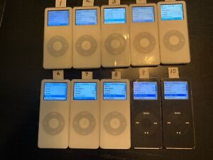 Apple iPod nano 1st Generation White And Black(2 GB) A1137