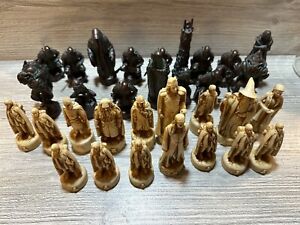 2003 Lord Of The Rings The RETURN OF THE KING Chess Set 32pc *Chess Pieces Only*