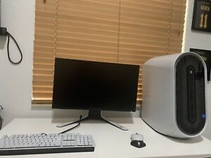 Alienware Aurora R13, Mouse, Keyboard and 240hz Monitor