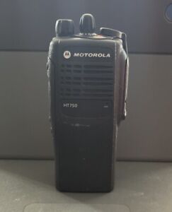 Motorola HT750 UHF 450-527 MHz 128 Channels AAH25SDC9AA3AN