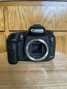 Canon EOS 7D Mark II 20.2MP Digital Camera Body 7DMII With Accesories Battery