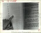 1982 Press Photo Braille and large-print manual at Houston Public Library