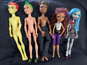 New ListingLOT OF 5 MONSTER HIGH DOLLS    as found (little clothing)