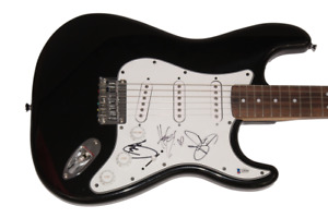 PARAMORE BAND X3 SIGNED AUTOGRAPH BLACK FENDER GUITAR HAYLEY WILLIAMS + BECKETT