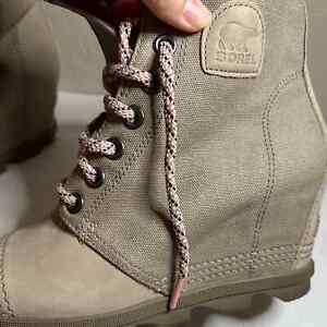 SOREL PDX Taupe Lace up Wedge Bootie with light pink laces in Size 11