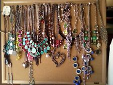 02550(LOT of 100)  FASHION JEWELRY Assorted Necklaces Bracelets Earrings