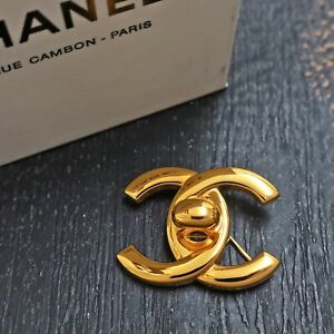 CHANEL Gold Plated CC Logos Turn Lock Vintage Pin Brooch #491c Rise-on