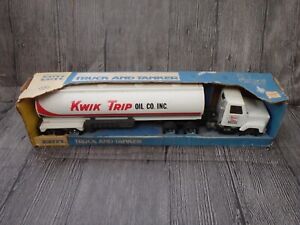 Super Rare Vintage ERTL Kwik Trip Oil Co Semi-truck Tanker with Box 1/16 Scale