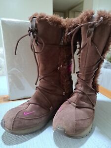 Nike Women’s Winter Boots 311959-261 Suede Brown Pink Zipper At Side Sz 8.5