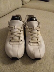 Nike Shox Deliver Running Shoes White Men’s Size 8.5.   *8sh