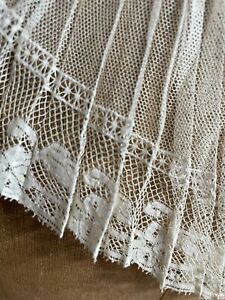 Antique lace - JABOT in Valenciennes lace - 19th century