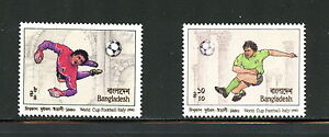 F944  Bangladesh  1990  football soccer  2v.    MNH