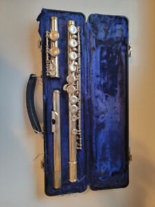 W.T. Armstrong Elkhart IND. Flute Model 104 w/ Hard Case