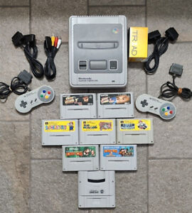 Nintendo Super Famicom Console Complete  Mario, Street Fighter and Donkey Kong