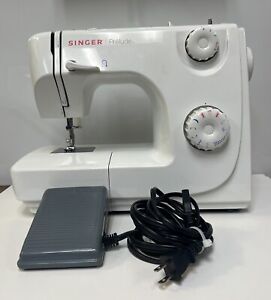 SINGER 8280 Prelude Sewing Machine w/ Pedal