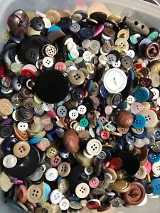 Lot of 250 Assorted Sew Buttons New/Used/Vintage Metal Plastic Resin Wood Glass