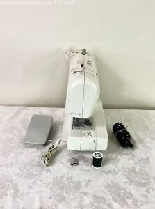 BROTHER XR4040 COMPUTERIZED SEWING MACHINE - IN WORKING CONDITION