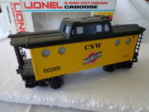 LIONEL O AND 027 GAUGE  CHICAGO AND NORTHWESTERN CABOOSE ILLUMINATED  C&NW 9289