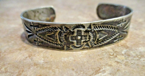 RARE Old 1920's Navajo 900 COIN SILVER Arrowhead Symbol STAMPED DESIGN Bracelet