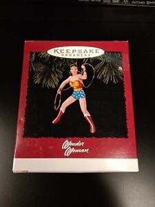 HALLMARK WONDER WOMAN 1996 KEEPSAKE ORNAMENT  Vintage Christmas Super Heroes