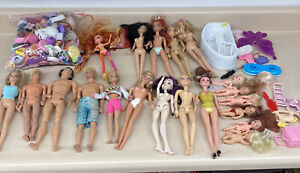 Huge Lot of Mixed Mattel barbie dolls & Assorted Accessories Girls Toys AR422