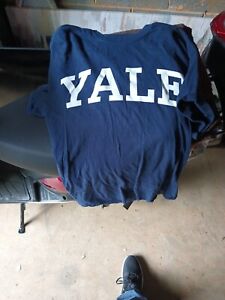 Yale University Men's Medium Blue Sewn Spellout Short Sleeve T-Shirt.