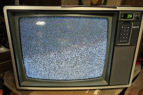 1984 Zenith system 3 color tv gaming retro 19” black