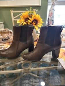 Clarks Artisan Kadri Liana Brown Leather Heeled Ankle Boots Size 9 Pull On