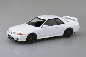 Aoshima 1/32 SNAP KIT Nissan R32 Skyline GT-R Custom Wheels (Crystal White)