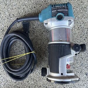 Makita 1-1/4 HP Corded Fixed Base Variable Compact Router RT0701C