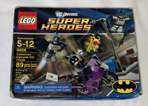 LEGO DC Universe Super Heroes 6858 Catwoman Catcycle City Chase, new/box damage