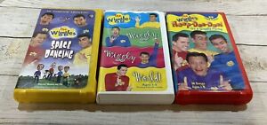 Lot of 3 Vintage Wiggles VHS Tapes Hoop Dee Doo Wiggly World Space Dancing TbH4
