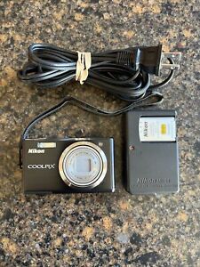 Nikon COOLPIX S560 10.0MP Digital Camera Black W/ Charger Tested