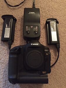 Canon EOS 1DS Mark II 16.7MP Digital SLR Camera Only 34K Shutter Clicks !!!