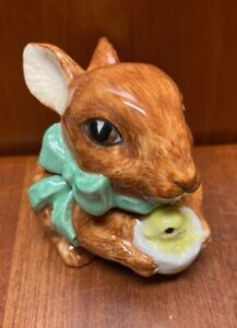 Kevin Francis Face Pot-Brown Rabbit w/Green Bow
