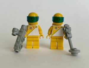 Lego Vintage Yellow Futuron Minifigures lot of 2 Space 6848 6932 6875 6990 6953