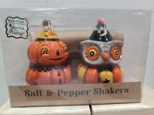 NIB Johanna Parker Retro Pumpkin Owl with Hats Ceramic Salt & Pepper Shakers NEW